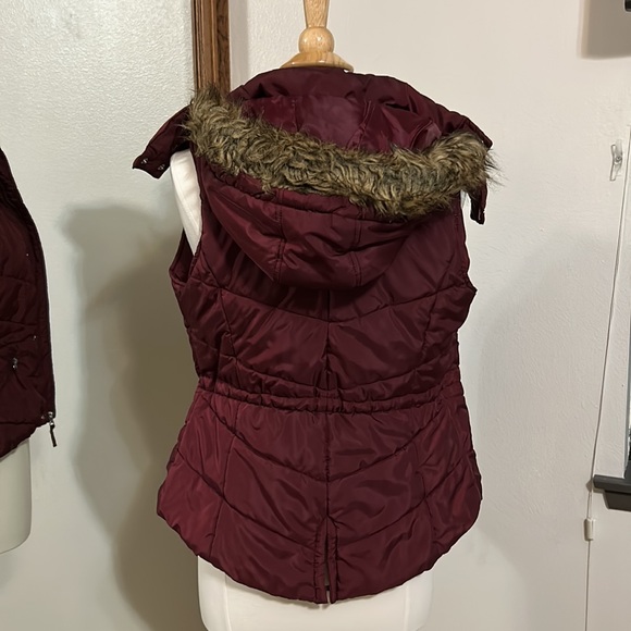 American Rag Puffer Vest - Picture 3 of 6